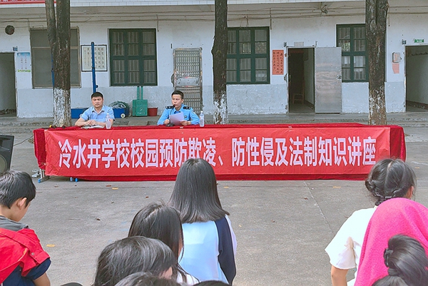 法治讲座现场。1_副本.jpg
