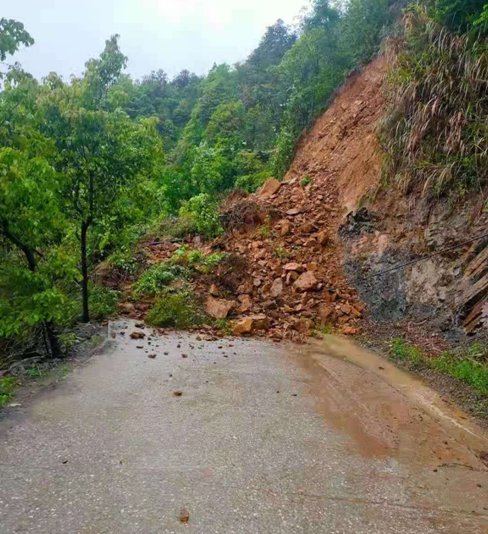 农村道路塌方图片图片